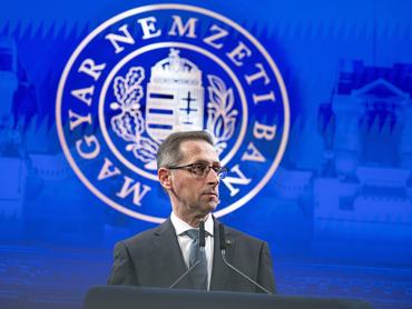 Budapest, 2026. május 26.Varga Mihály, a Magyar Nemzeti Bank (MNB) elnöke sajtótájékoztatót tart az MNB Monetáris Tanácsának kamatdöntõ ülése után a jegybank épületében 2026. május 26-án.MTI/Kovács Márton