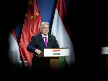 Budapest, 2025. május 15.Orbán Viktor miniszterelnök a kínai BYD-val kötött stratégiai együttmûködési megállapodás aláírásán a Karmelita kolostorban 2025. május 15-én.MTI/Miniszterelnöki Kommunikációs Fõosztály/Fischer Zoltán