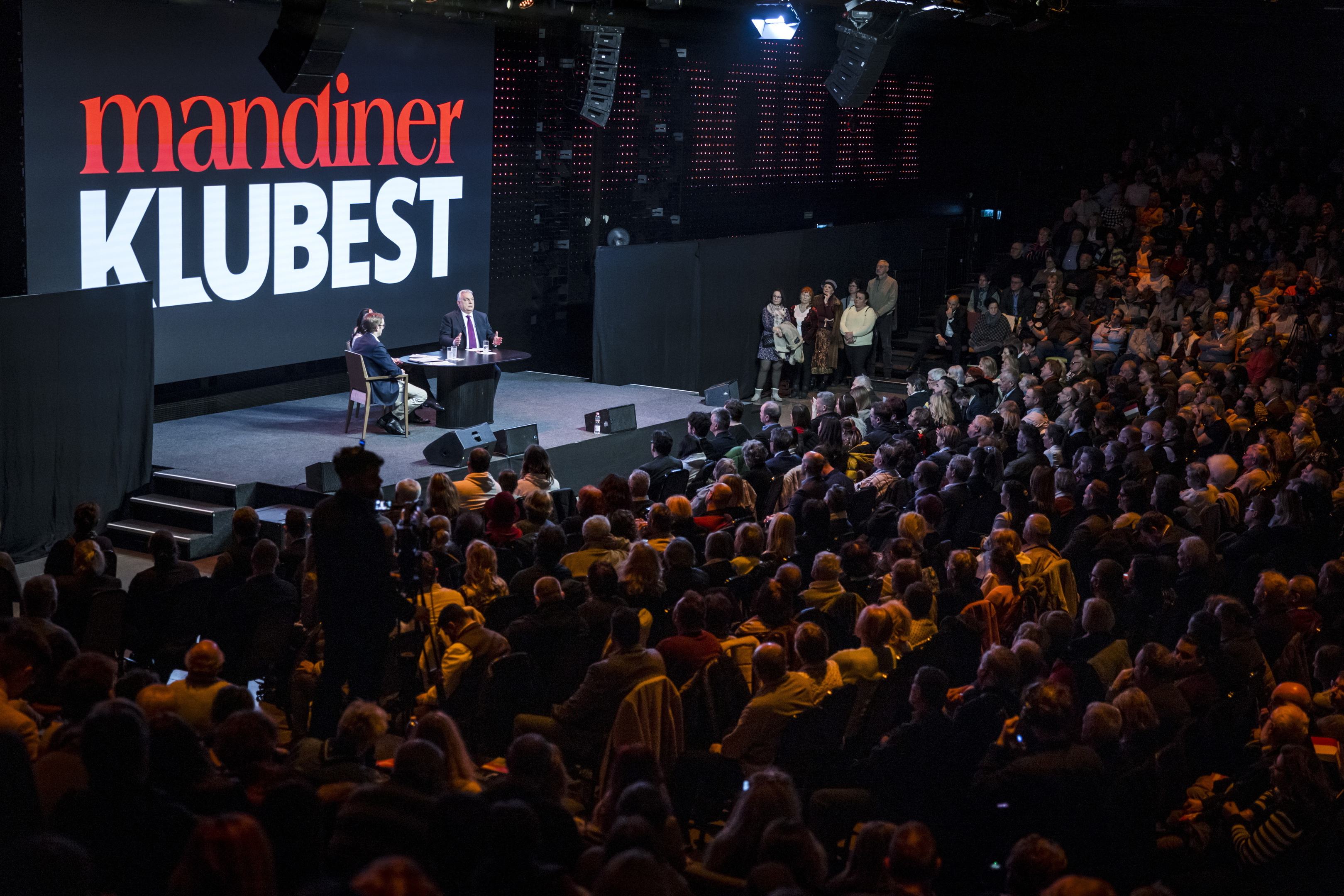 Hatvan embert küldtek el a Mandinertől, a maradóknak csökkentik a fizetését