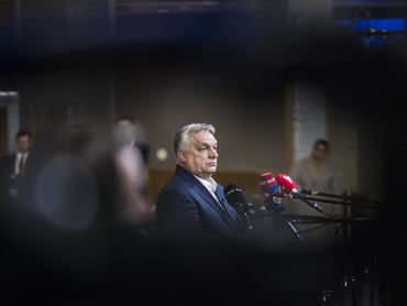 Orbán Viktor miniszterelnök nyilatkozik az EU-tagországok állam-, illetve kormányfõinek csúcstalálkozójáról távozva Brüsszelben 2026. március 20-án
