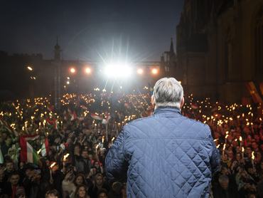 Orbán Viktor miniszterelnök, a Fidesz elnöke beszédet mond a Fidesz-KDNP kampányzáró rendezvényén az I. kerületi Szentháromság téren 2026. április 11-én.