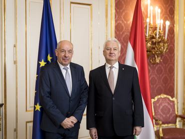 Semjén Zsolt miniszterelnök-helyettes, a KDNP elnök a Sándor-palotában, mielőtt megbeszélést folytat Sulyok Tamás köztársasági elnökkel 2026. április 15-én.