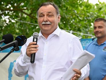 Tiszafüred, 2026. június 12.Gajdos László élõ környezetért felelõs miniszter beszédet mond a VII. Tisza-tavi PET Kupa megnyitóján Tiszafüreden 2026. június 12-én.MTI/Máthé Zoltán