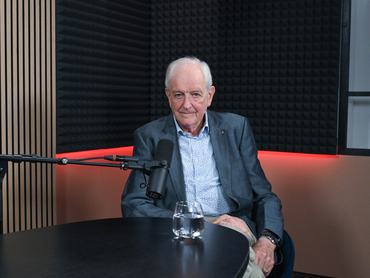 Budapest, 2026. május 8.Bárándy Péter ügyvéd, korábbi igazságügyi miniszter a közmédia Kell még mondanom valamit, Ildikó? címû podcastjának felvételén a Médiaszolgáltatás-támogató és Vagyonkezelõ Alap (MTVA) Kunigunda útjai székházának podcaststúdiójában 2026. május 8-án.MTI/Bruzák Noémi