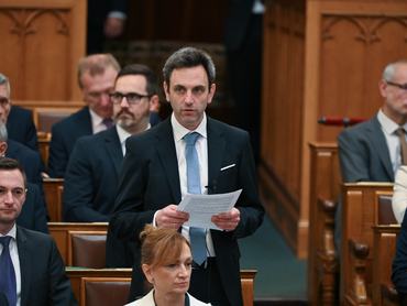 Budapest, 2026. május 27.Melléthei-Barna Márton, a Tisza Párt képviselõje, a módosítás beterjesztõje az alaptörvény tizenhatodik módosításáról szóló vitában az Országgyûlés plenáris ülésén 2026. május 27-én.MTI/Bruzák Noémi