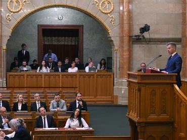 Budapest, 2026. június 9.Magyar Péter miniszterelnök napirend elõtt szólal fel az Országgyûlés plenáris ülésén 2026. június 9-én.MTI/Bruzák Noémi