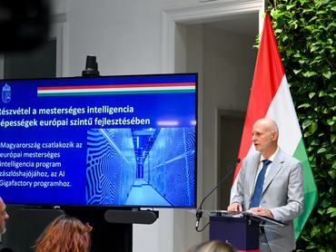 Budapest, 2026. július 16.
Tanács Zoltán tudományos és technológiai miniszter a Miniszterelnökségen tartott kormányszóvivõi sajtótájékoztatón 2026. július 16-án.
MTI/Bruzák Noémi