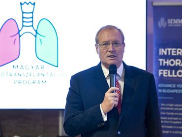 Budapest, 2025. december 18.Révész János országos kórházi fõigazgató beszédet mond a magyar tüdõtranszplantációs program elindításának 10. évfordulója alkalmából tartott ünnepségen Budapesten, az Országos Onkológiai Intézetben 2025. december 18-án.MTI/Purger Tamás