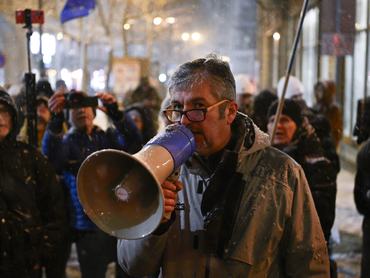 Hadházy Ákos független országgyűlési képviselő az általa meghirdetett budapesti demonstráción a Ferenciek terén 2026. január 6-án
