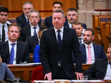 Budapest, 2026. június 22.Pósfai Gábor belügyminiszter interpellációra válaszol az Országgyûlés rendkívüli ülésén 2026. június 22-én.MTI/Purger Tamás