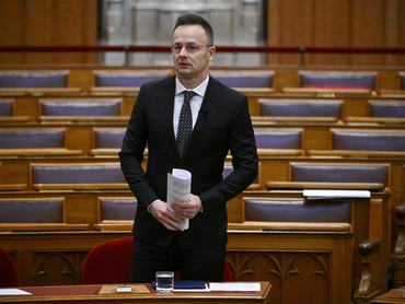 Budapest, 2026. február 25.Szijjártó Péter külgazdasági és külügyminiszter felszólal az Ukrajna uniós tagságának, háborús támogatásának és az Európai Unió katonai szövetséggé alakításának, valamint a tagállamok szuverenitását veszélyeztetõ törekvések elutasításáról szóló országgyûlési határozati javaslat általános vitájában az Országgyûlés plenáris ülésén 2026. február 25-én.MTI/Hegedüs Róbert