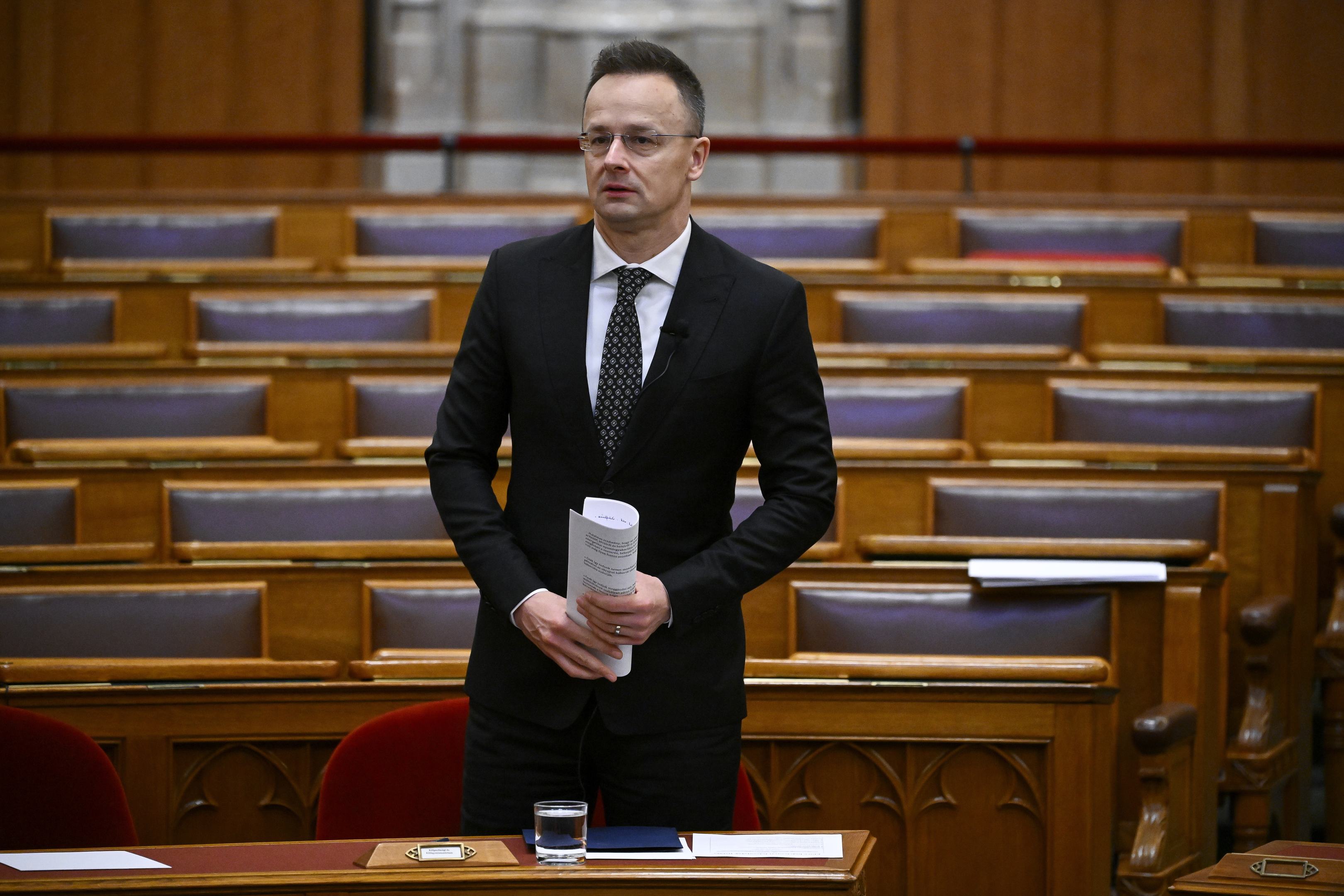 Magyar Péter: Nem szavazzuk meg Szijjártó Pétert