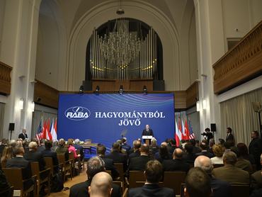 Budapest, 2026. március 2.Jászai Gellért, a 4iG Csoport elnök-vezérigazgatója beszédet mond a 4iG hosszú távra szóló, stratégiai jelentõségû nemzetközi együttmûködési- és keretmegállapodásainak aláírásán a Karmelita kolostorban 2026. március 2-án.MTI/Hegedüs Róbert