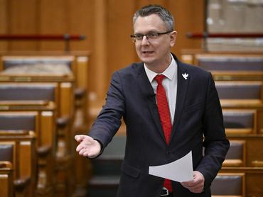 Budapest, 2026. március 10.Rétvári Bence, a Belügyminisztérium parlamenti államtitkára napirend elõtti felszólalásra válaszol az Országgyûlés plenáris ülésén 2026. március 10-én.MTI/Hegedüs Róbert