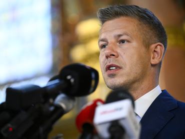 Budapest, 2026. április 17.Magyar Péter, a Tisza Párt elnöke, a párt delegációjának vezetõje, leendõ miniszterelnök az Országgyûlés alakuló ülését elõkészítõ tárgyalást követõen tartott sajtótájékoztatón az Országházban 2026. április 17-én.MTI/Hegedüs Róbert