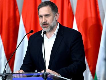 Budapest, 2026. április 20.Tóth Péter, a Tisza Párt kampányfõnöke a párt frakciójának elsõ ülésérõl tartott sajtótájékoztatón a Hungexpo Kongresszusi Központban 2026. április 20-án.MTI/Hegedüs Róbert