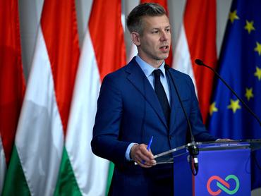 Budapest, 2026. április 20.Magyar Péter, a Tisza Párt elnöke, leendõ miniszterelnök a párt frakciójának elsõ ülésérõl tartott sajtótájékoztatón a Hungexpo Kongresszusi Központban 2026. április 20-án.MTI/Hegedüs Róbert