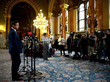 Budapest, 2026. április 21.Gulyás Gergely, a Miniszterelnökséget vezetõ miniszter, a Fidesz delegációjának vezetõje az Országgyûlés alakuló ülésének elõkészítõ tárgyalása végén tartott sajtótájékoztatón az Országházban 2026. április 21-én.MTI/Hegedüs Róbert