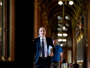 Hegedűs Zsolt egészségügyért felelős miniszterjelölt kinevezés előtti meghallgatására érkezik az Országgyűlés egészségügyi bizottságának ülésére az Országházban 2026. május 11-én