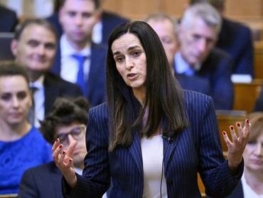 Orbán Anita külügyminiszter azonnali kérdésre válaszol az Országgyűlés plenáris ülésén 2026. május 26-án
