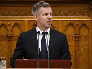 Magyar Péter miniszterelnök napirend előtt szólal fel az Országgyűlés rendkívüli ülésén 2026. július 20-án