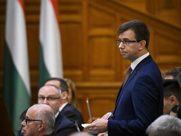 Bóka János, a Fidesz frakcióvezető-helyettese Magyar Péter miniszterelnök napirend előtti felszólalására reagál az Országgyűlés rendkívüli ülésén 2026. július 20-án.