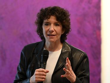 Budapest, 2026. március 28.Dobrev Klára, a Demokratikus Koalíció (DK) elnöke beszédet mond a párt budapesti kampányrendezvényén az Újlipótvárosi Klub Galériában 2026. március 28-án.MTI/Kovács Attila