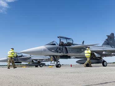 Kecskemét, 2026. április 29.A Magyar Légierõ két új JAS-39 C Gripen harcászati repülõgépe Kecskeméten, a Magyar Honvédség vitéz Szentgyörgyi Dezsõ 101. Repülõdandár bázisán 2026. április 29-én. A két repülõgéppel a flotta vadászgépeinek száma 16-ra nõtt.MTI/Ujvári Sándor