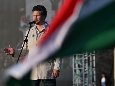 Nagy Ervin színész, a Tisza Párt parlamenti képviselőjelöltje a Hősök terén az 1848-49-es forradalom és szabadságharc kitörésének évfordulóján 2026. március 15-én