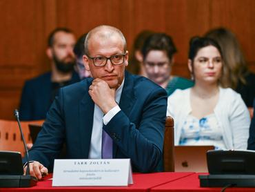 Tarr Zoltán társadalmi kapcsolatokért és kultúráért felelős miniszterjelölt kinevezés előtti meghallgatásán az Országgyűlés magyarországi nemzetiségek bizottságának ülésén az Országházban 2026. május 11-én