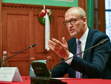 Tarr Zoltán társadalmi kapcsolatokért és kultúráért felelős miniszterjelölt kinevezés előtti meghallgatásán az Országgyűlés magyarországi nemzetiségek bizottságának ülésén az Országházban 2026. május 11-én