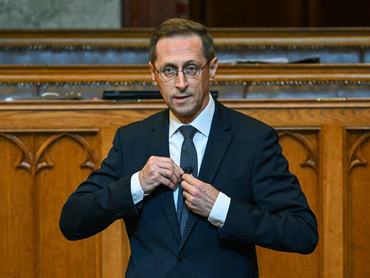 Varga Mihály, a Magyar Nemzeti Bank (MNB) elnöke azonnali kérdésre válaszol az Országgyűlés rendkívüli ülésén 2026. június 29-én