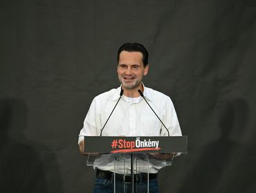 Budapest, 2026. július 9.Havasi Bertalan, a Fidesz kommunikációs igazgatója beszédet mond az alaptörvény tervezett módosítása ellen, a Fidesz és a KDNP közös szervezésében tartott demonstráción a Sándor-palota elõtt 2026. július 9-én.MTI/Illyés Tibor