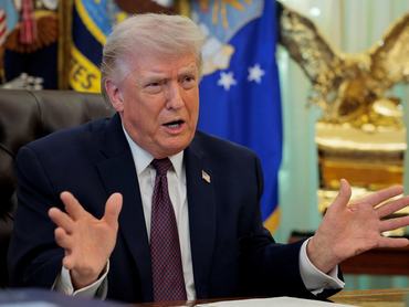 U.S. President Donald Trump speaks during the signing ceremony for an executive order on mail ballots, in the Oval Office of the White House in Washington, D.C., March 31, 2026.  REUTERS/Evan Vucci