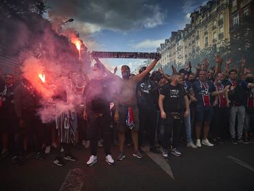 PARIS, FRANCE - AUGUST 23: Paris Saint Germain Ultras chant outside PSG's Parc de Princes Stadium as they prepare to watch their team play in the Champions League Final on August 23, 2020 in Paris, France. Paris Saint German football team have reached the 2019/20 UEFA Champions League finals for the first time in their history, just eleven days after celebrating their 50th Anniversary, and take on five-time winners Bayern Munich at the Estádio da Luz in Lisbon. (Photo by Kiran Ridley/Getty Images)