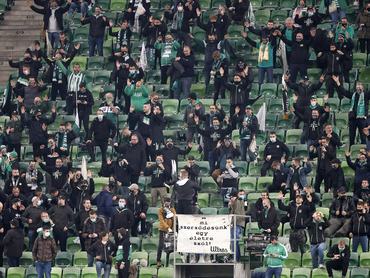 BUDAPEST, HUNGARY - OCTOBER 28: Ultra fans (called Green Monsters) of Ferencvarosi TC wait for the kick-off during the UEFA Champions League Group stage match between Ferencvarosi TC and FC Dynamo Kyiv at Ferencvaros Stadion on October 28, 2020 in Budapest, Hungary. (Photo by Laszlo Szirtesi/Getty Images)