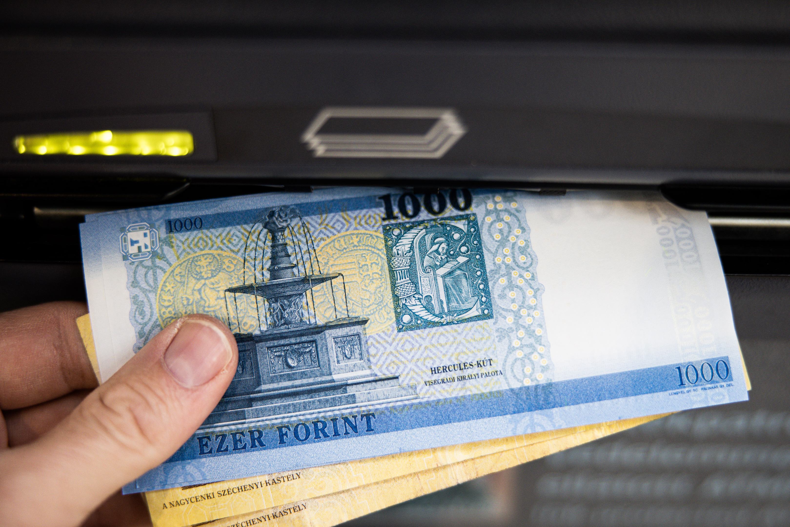 Feljebb tornázta magát a forint