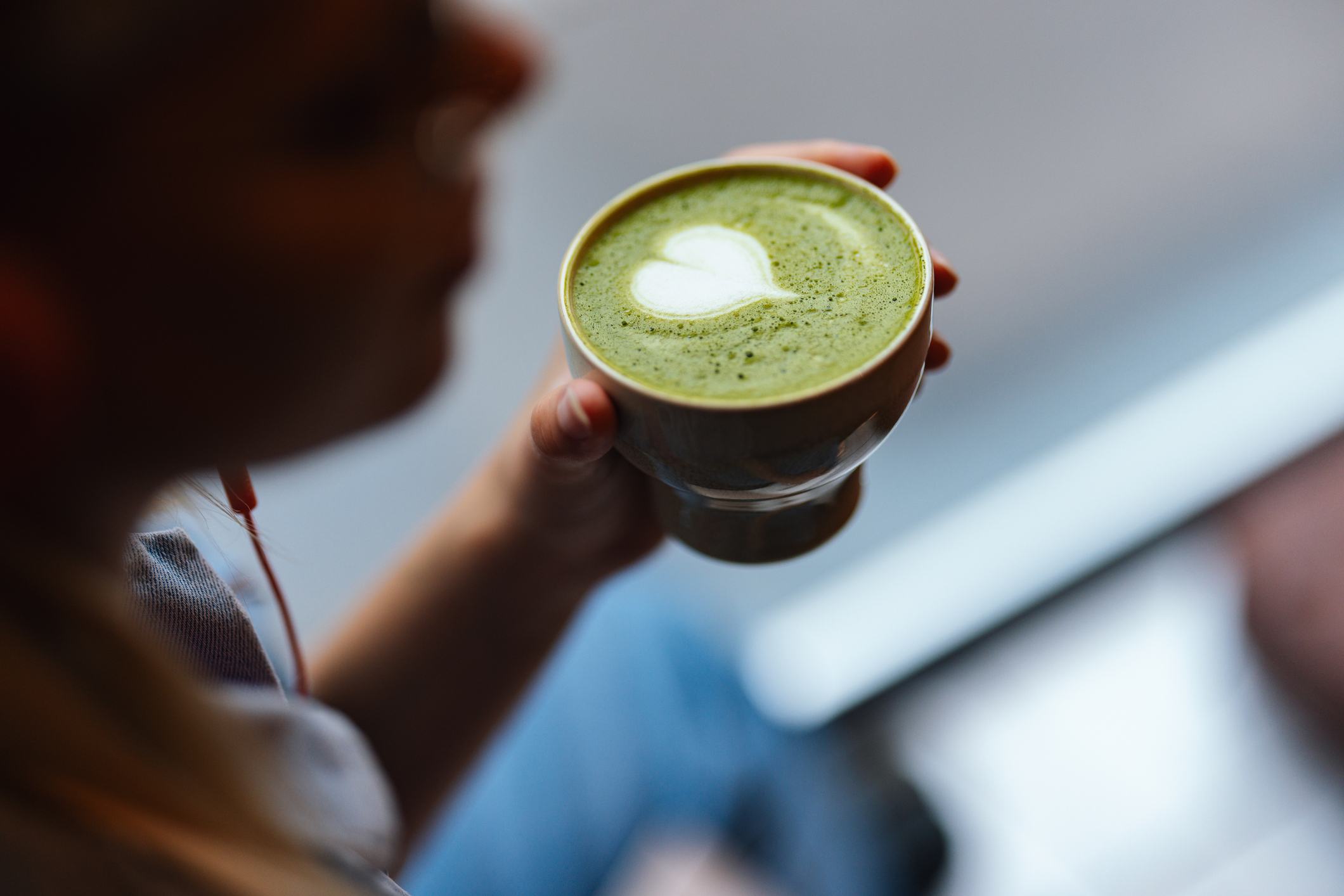 Baj van az egyik matcha teával, semmiképp ne igya meg!