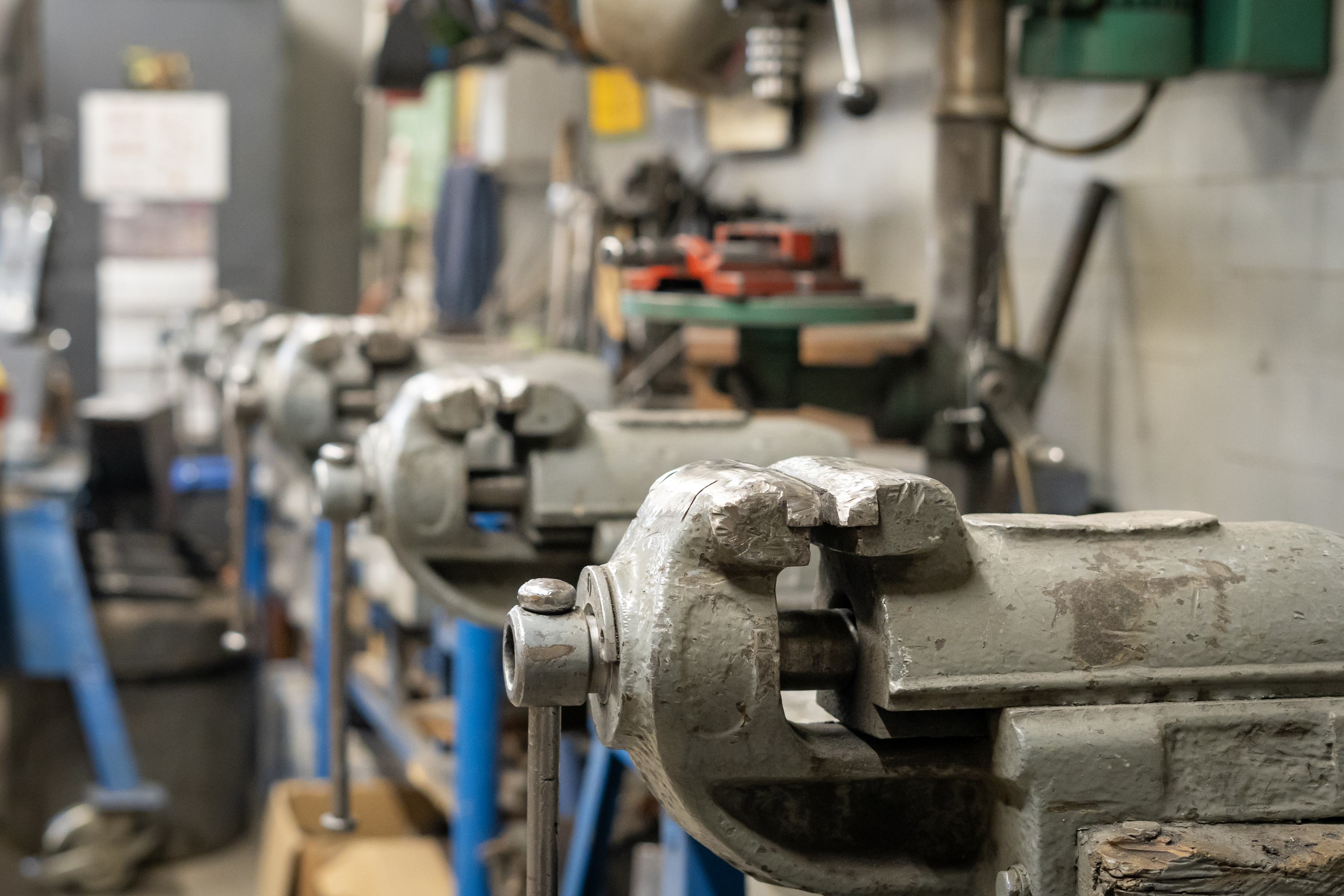 Csúnya ipari adatokkal búcsúzik az Orbán-kormány