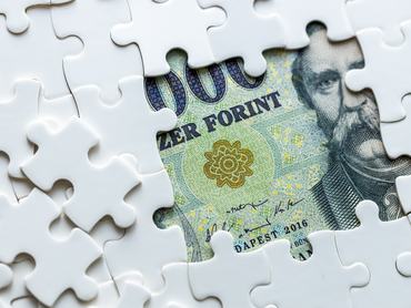 Hungarian forint Hidden Under Puzzle Pieces, Business Concept, Hungary Currency, Market Analysis, Exchange Rate. 20000 forint banknote, copy space, close up