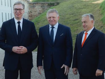 KOMARNO, SLOVAKIA - OCTOBER 22: Prime Minister of Slovakia, Robert Fico (C), President of the Republic of Serbia Aleksandar Vucic (L) and Prime Minister of Hungary Viktor Orban meet to discuss illegal migration in Komarno, Slovakia on 22 October 2024. The leaders discussed the need to protect the European Union's external borders and to strengthen regional cooperation. (Photo by Robert Nemeti/Anadolu via Getty Images)