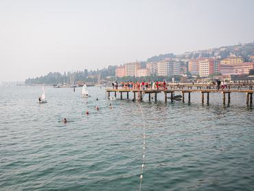 Emberek csobbannak a vízbe, a 19. újévi Adriai-tengerbe ugráskor Portorozban. 2025-01-01(Photo by Andreja Cencic/SOPA Images/LightRocket via Getty Images)