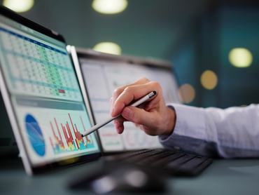 Data Analyst Using Data Analytics KPI Dashboard