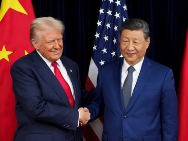 BUSAN, SOUTH KOREA - OCTOBER 30: U.S. President Donald Trump greets Chinese President Xi Jinping ahead of a bilateral meeting at Gimhae Air Base on October 30, 2025 in Busan, South Korea. Trump is meeting Xi for the first time since taking office for his second term, following months of growing tension between both countries. (Photo by Andrew Harnik/Getty Images)