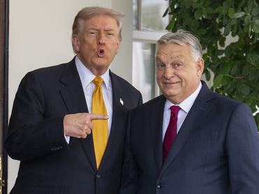 WASHINGTON, DC - NOVEMBER 7:U.S. President Donald Trump (L) greets Prime Minister of Hungary Victor Orban as he arrives at the White House on November 7, 2025 in Washington, DC.  Orbán and Trump are expected to address the continued reliance of Hungary on Russian oil, a resource seen as critical for funding Moscow's war. (Photo by Roberto Schmidt/Getty Images)