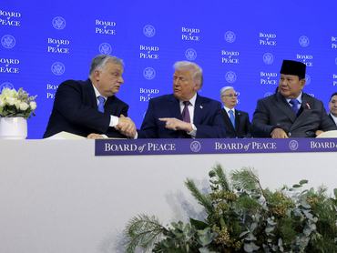DAVOS, SWITZERLAND - JANUARY 22: U.S. President Donald Trump shakes hands with Prime minister of Hungary Viktor Orbán (L) alongside President of the Republic of Indonesia Prabowo Subianto (R) during a signing ceremony for the “Board of Peace” at the World Economic Forum (WEF) on January 22, 2026 in Davos, Switzerland. The US-backed “Board of Peace” is intended to administer the fragile ceasefire in the Gaza Strip after the war between Israel and Hamas. The final makeup of the board has not been confirmed. (Photo by Chip Somodevilla/Getty Images)