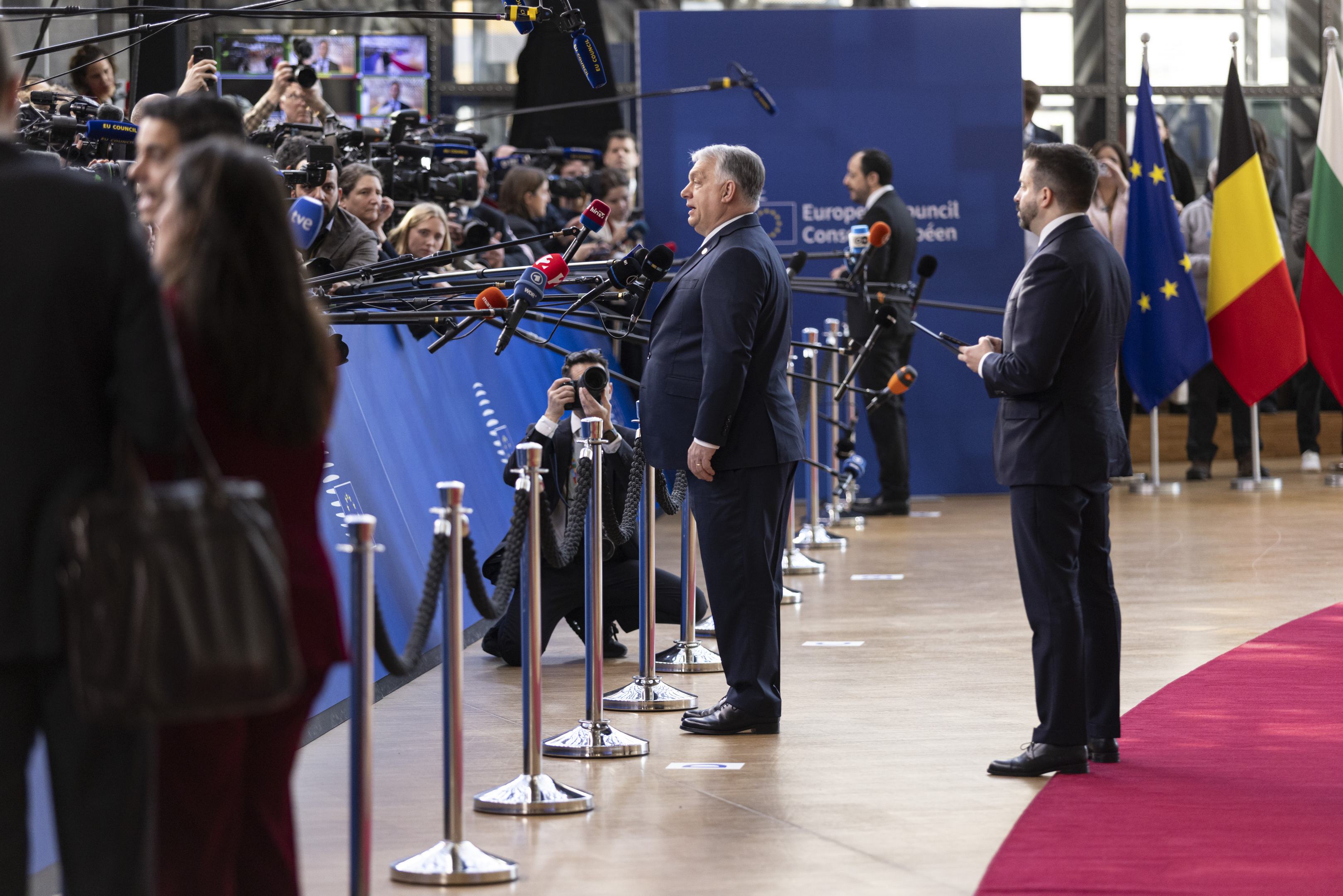 Orbán Viktor leköszönése előtt még utoljára farkasszemet nézhet Brüsszellel