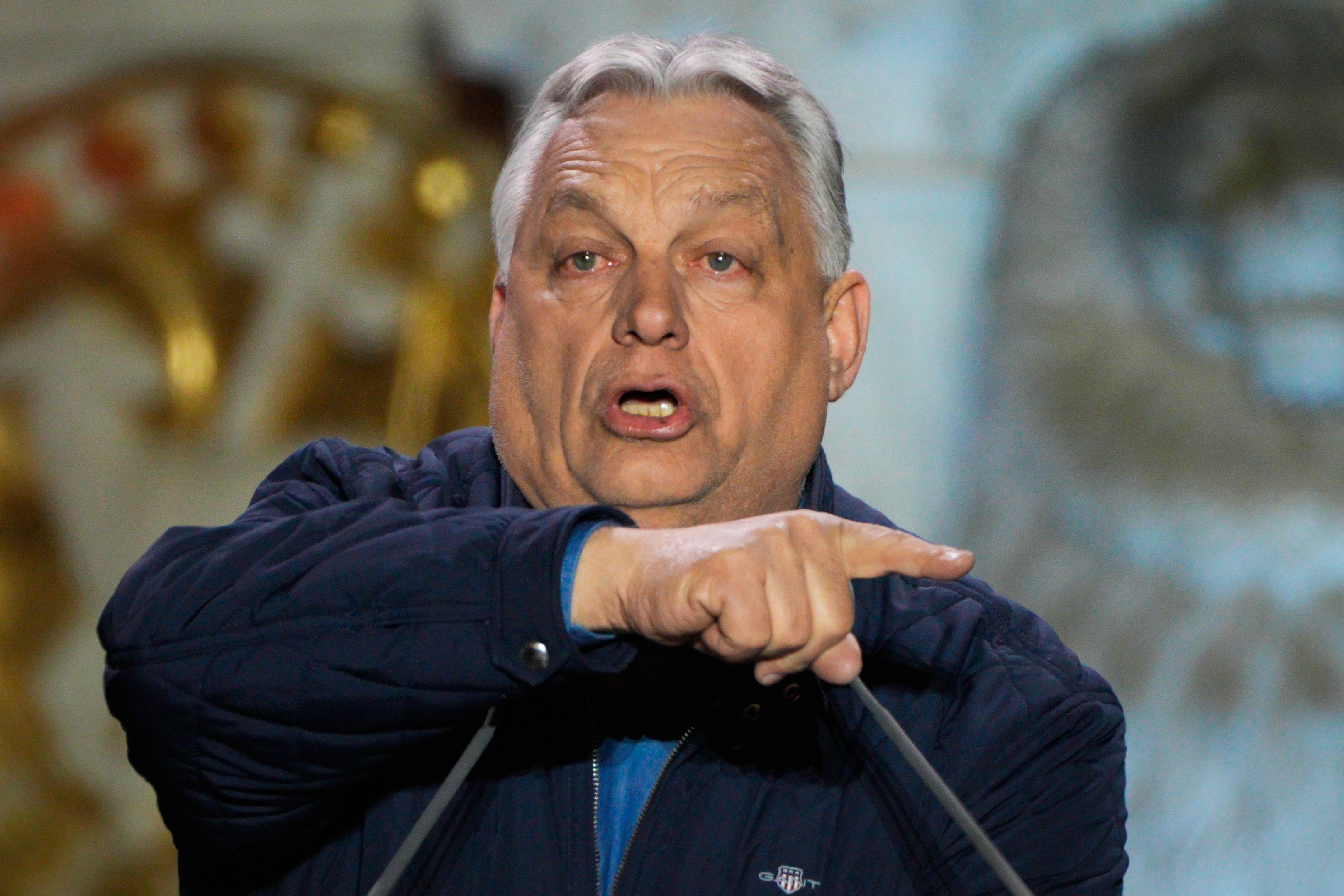 „Ma ő, holnap te” – Orbán Viktor is reagált arra, hogy rendőrök vitték el az egyik volt megafonost