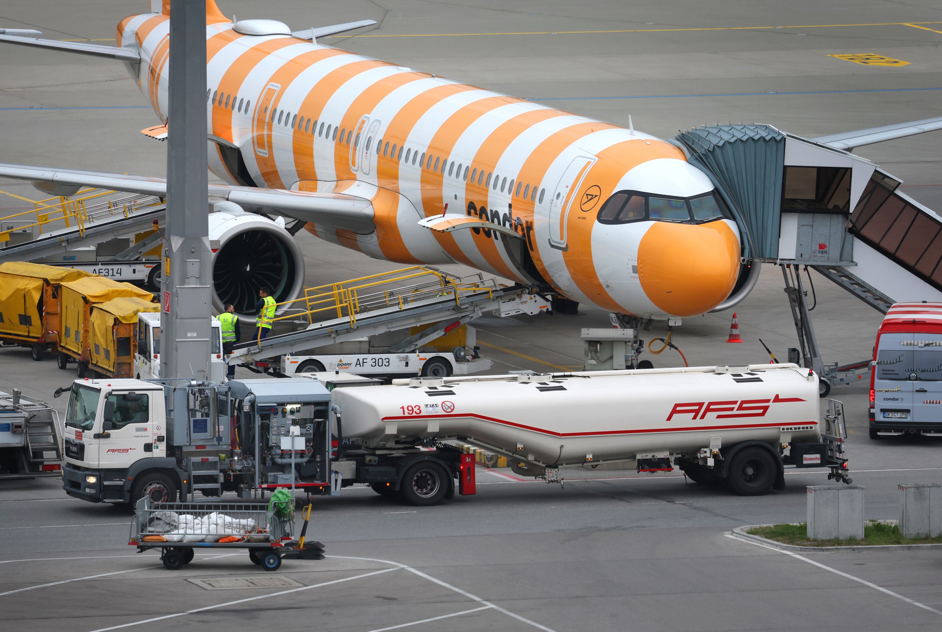 Elszállhatnak a jegyárak és elmaradhatnak a nyaralások, ha nem javul a helyzet