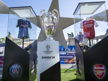 A Bajnokok Ligája trófeája a Champions Fesztiválon, a Hősök terén 2026. május 29-én